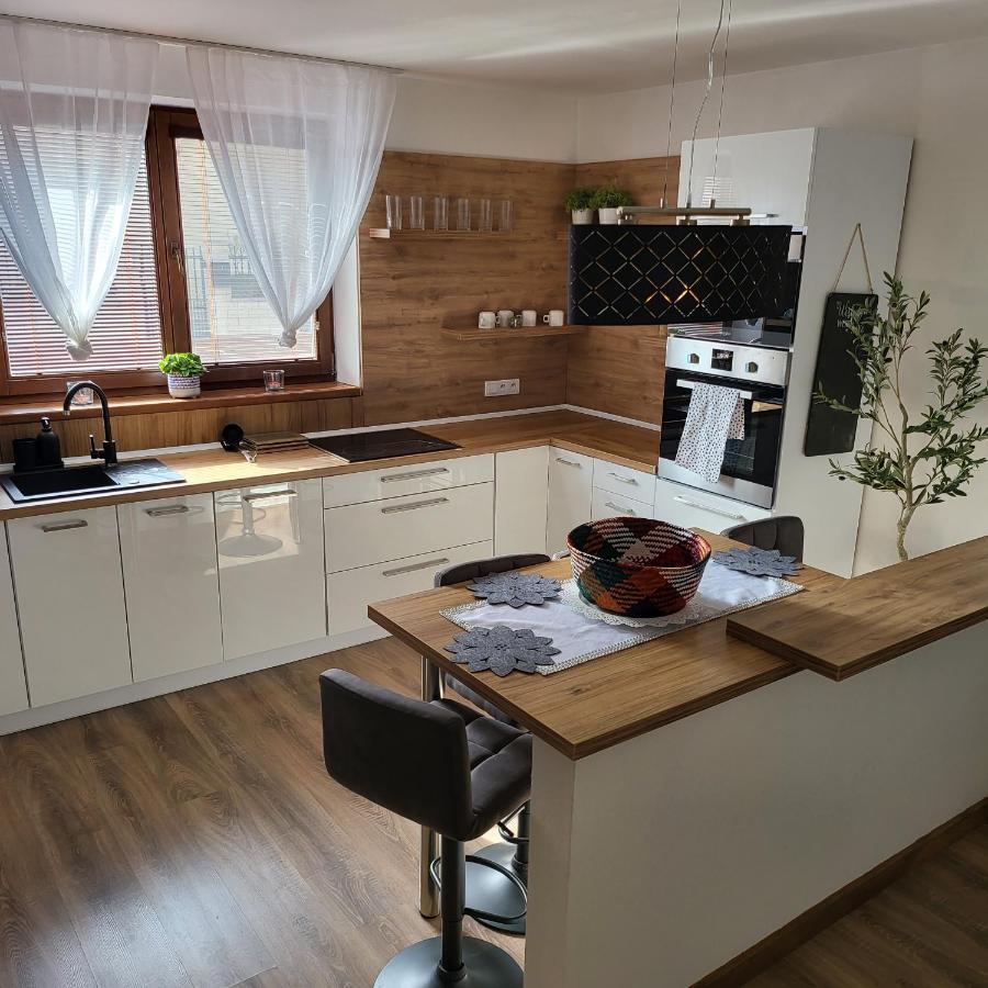 Oli apartmens Senec Appartamento Esterno foto