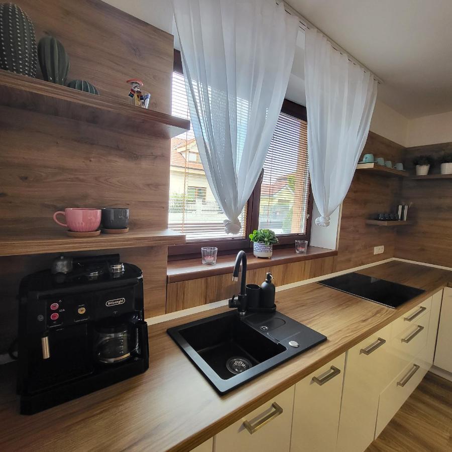 Oli apartmens Senec Appartamento Esterno foto